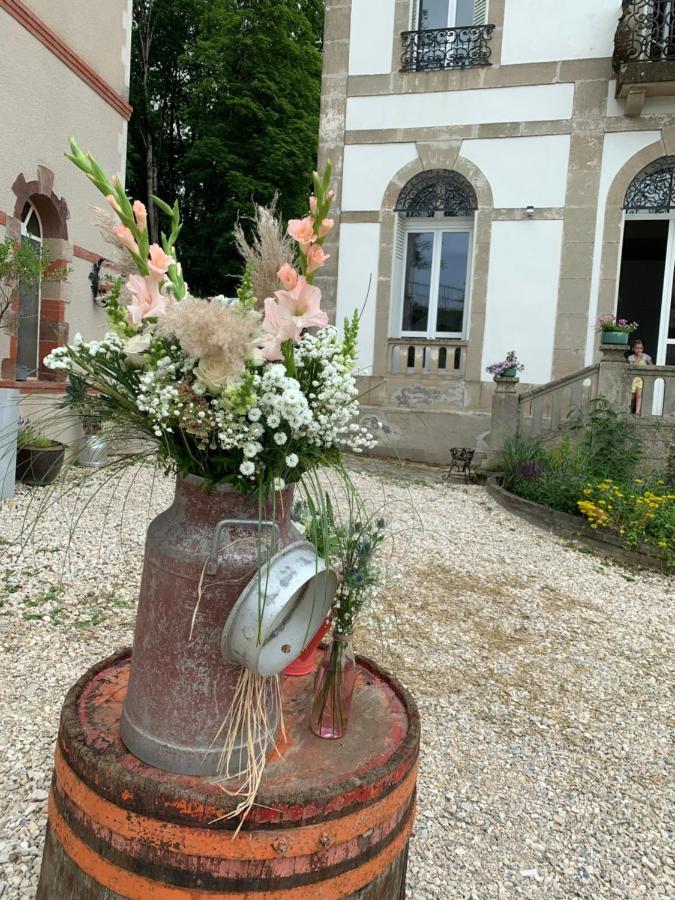 Le Chateau De Monthureux Le Sec Luaran gambar