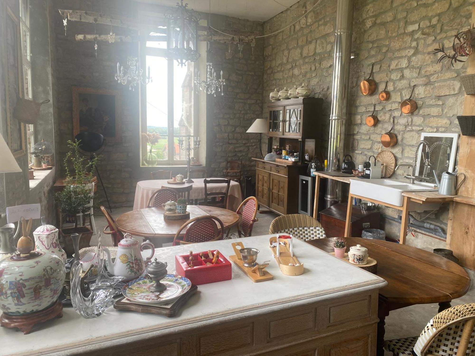 Le Chateau De Monthureux Le Sec Luaran gambar