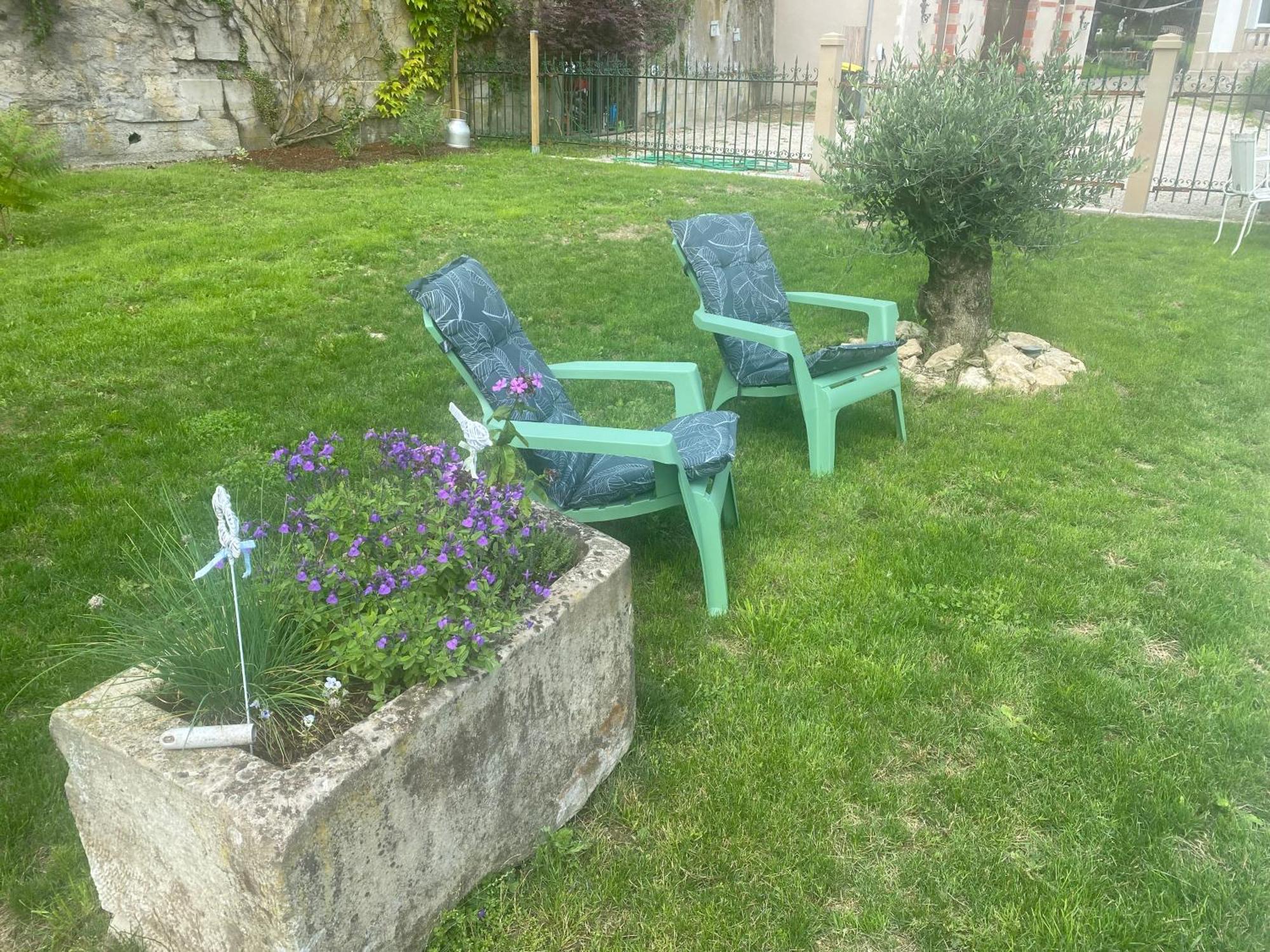 Le Chateau De Monthureux Le Sec Luaran gambar