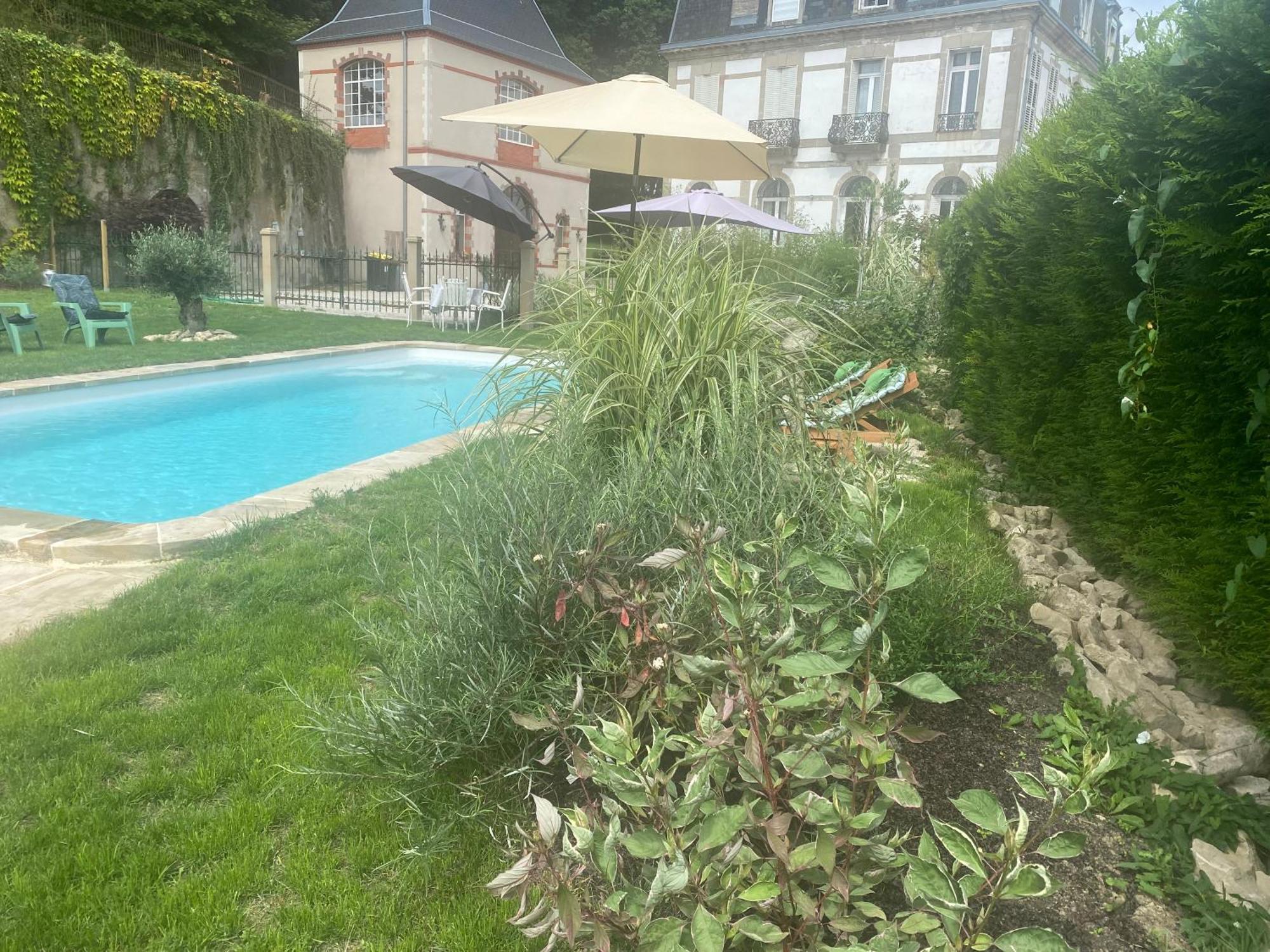 Le Chateau De Monthureux Le Sec Luaran gambar