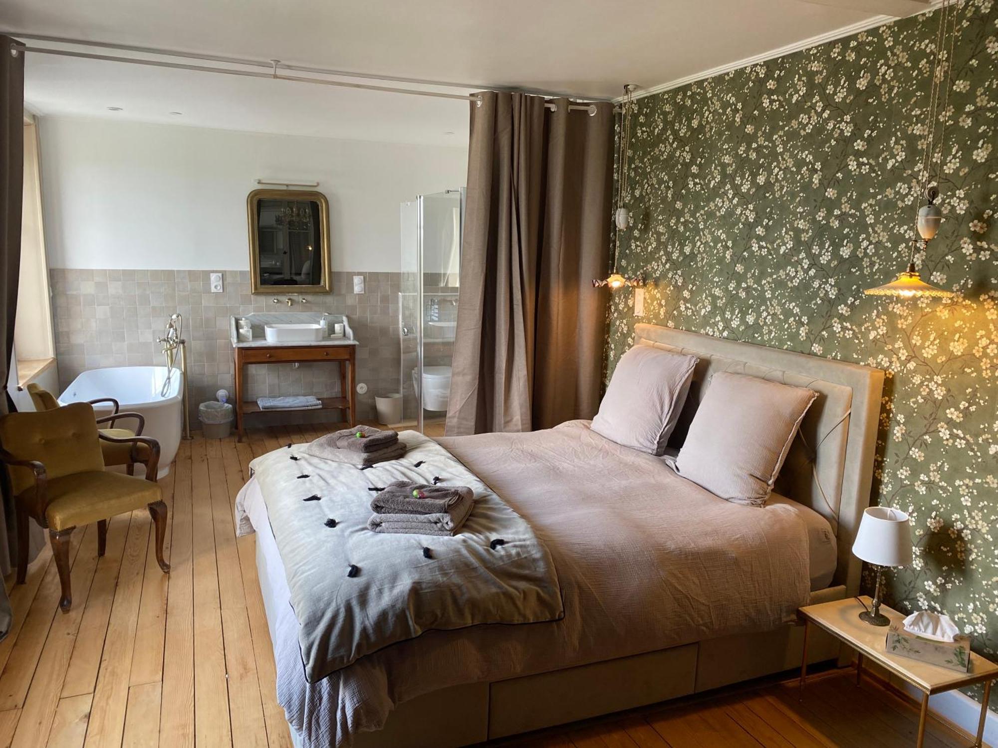Le Chateau De Monthureux Le Sec Bilik gambar